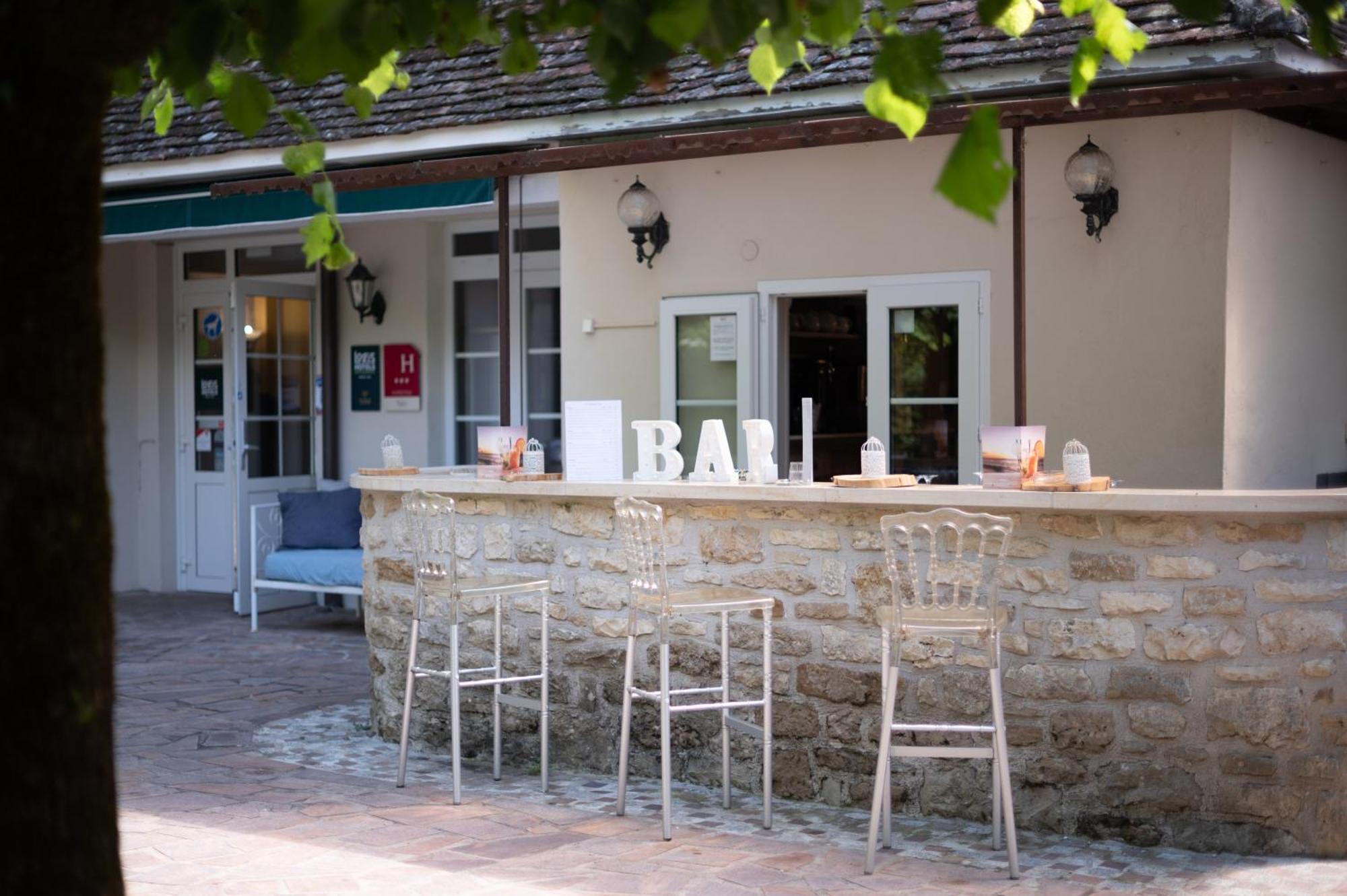 מרטל Logis Hotels - Hotel Restaurant Domaine Les Falaises מראה חיצוני תמונה