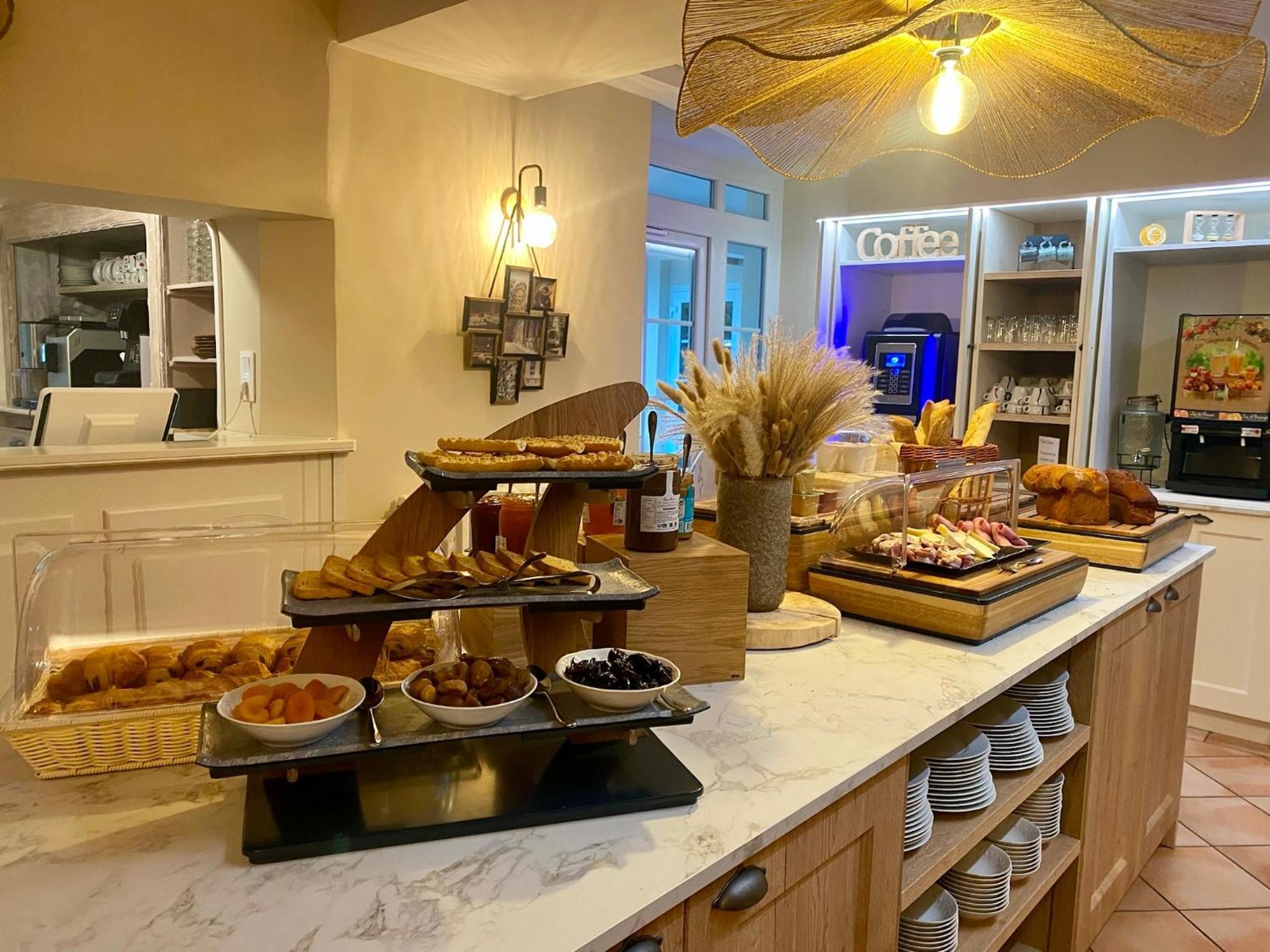 מרטל Logis Hotels - Hotel Restaurant Domaine Les Falaises מראה חיצוני תמונה