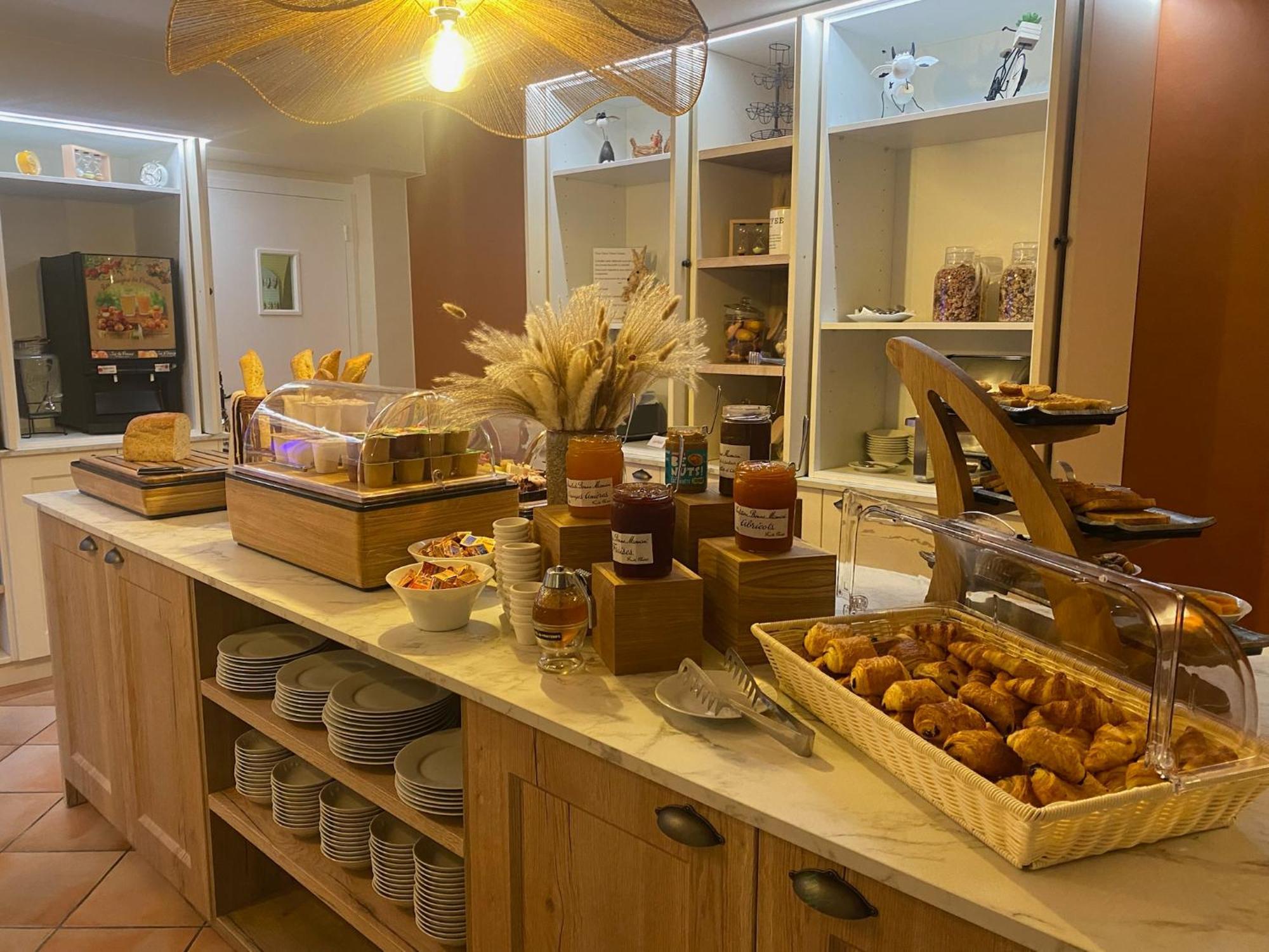מרטל Logis Hotels - Hotel Restaurant Domaine Les Falaises מראה חיצוני תמונה
